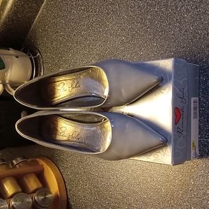 Grey Patent pointed toe pumps